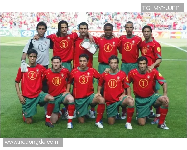 足球历史球星绰号的由来与影响分析：从金童到魔术师的传奇故事