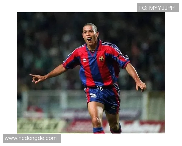 罗纳尔多足球传奇瞬间壁纸尽显锋芒与荣耀的魅力 罗纳尔多足球传奇瞬间壁纸尽显锋芒与荣耀的魅力